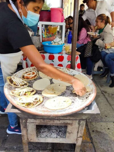 Let's embark on this splendid gastronomic journey together! - Meeting near the Alameda and setting the pace