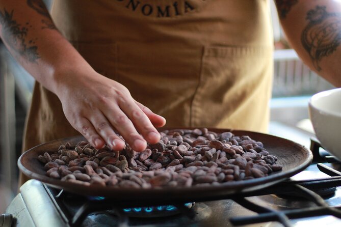 Make Oaxacan-style take-home chocolate - Group size and the guide dynamic: why Tomás’s teaching style matters