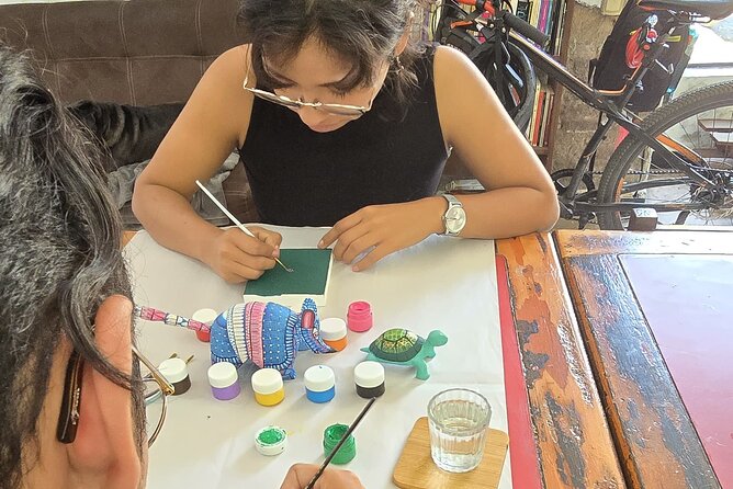 Mezcal and Canvas - A 6:30 pm mezcal-and-canvas plan in Oaxaca Centro