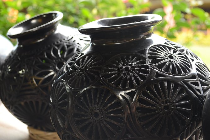 Monte Albán, Arrazola, Cuilapam y San Bartolo Coyotepec. - San Bartolo Coyotepec: black pottery, MEAPO, and a craft market stop