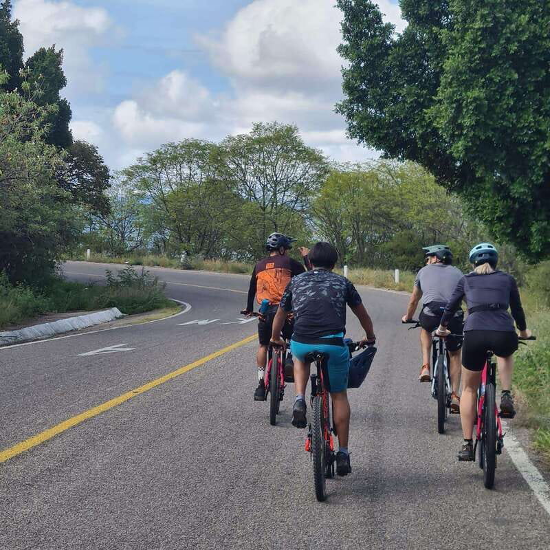 Monte Alban & Atzompa: MTB bike ride though local trails - Atzompa: The Last 200m Road Climb and the Spring-Water Finish