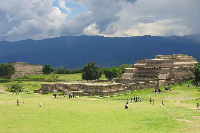Montealban Tour - Stop 2: San Antonio Arrazola and the alebrijes workshop