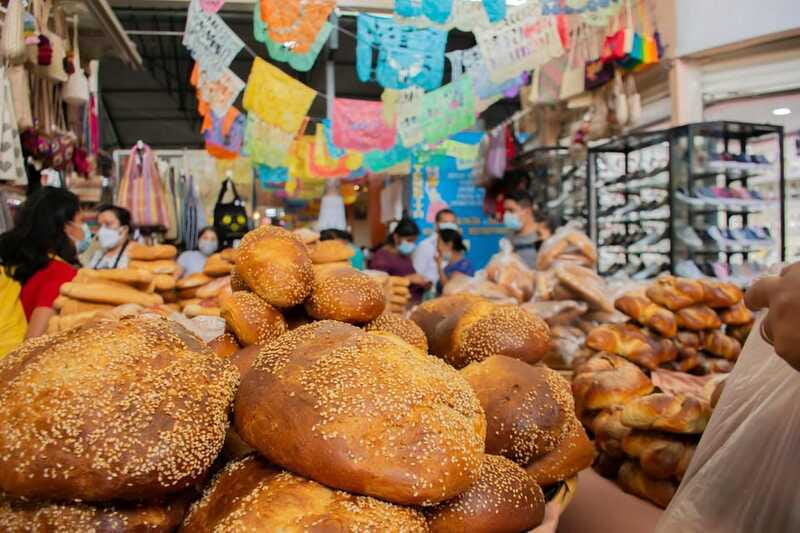 Oaxaca and its colors: Walking City Tour - Santo Domingo de Guzmán: baroque details your eyes might miss