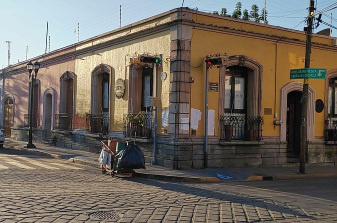Oaxaca: Beyond the surface - Stop 2 and 3: Templo de Santo Domingo de Guzmán and the Basilica de Nuestra Señora de la Soledad