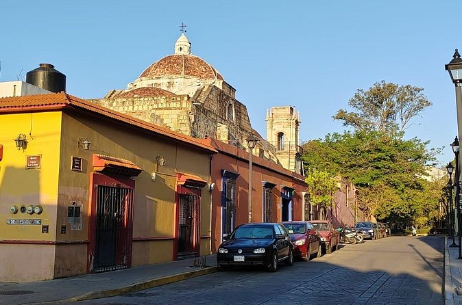 Oaxaca: Beyond the surface - Stop 5: Plaza Cruz de Piedra (10 minutes) for a quick history jolt