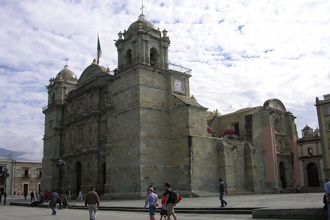 Oaxaca City tour - Santo Domingo museum & the colorful market - Chocolate mills and Mercado Benito Juárez: what to taste and shop