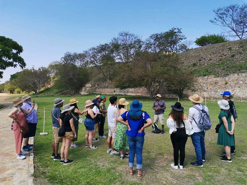 Oaxaca: Full Day Guided Tour on the Monte Alban Route - San Bartolo Coyotepec: black clay work you can actually see