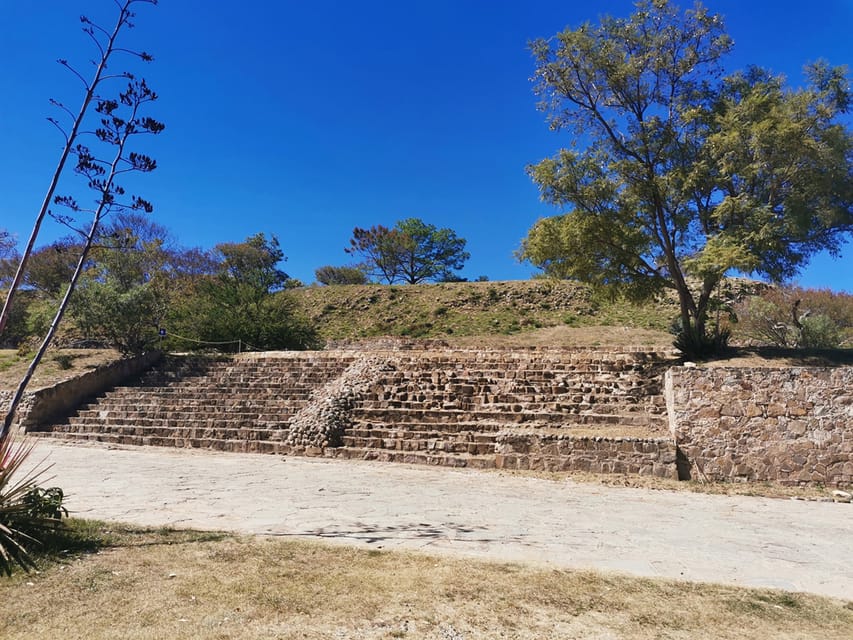 Oaxaca: Full Day Guided Tour on the Monte Alban Route - Santo Tomás Jalieza: waist-loom weaving and the patience behind textiles