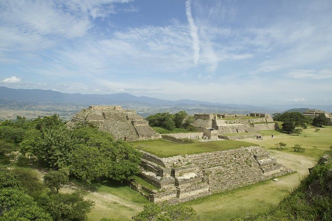 Private Tour, Monte Alban, Alebrijes & Atzompa ceramic - Santa María Atzompa pottery: watching craft happen in a working workshop