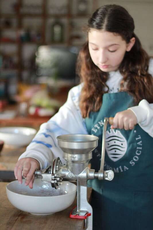 ✨Make chocolate to take home Oaxacan style ☕️✨ - Should you book the Oaxaca chocolate-making class?